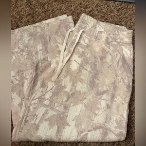 SOLD Hollister Women's Beige Patterned Athletic Pants